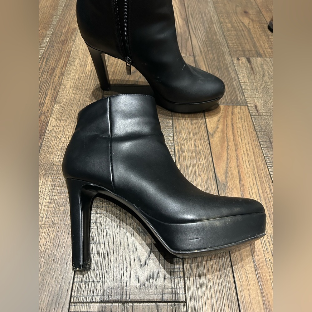 Nine West Women’s Platform Style Closed Toe Bootie